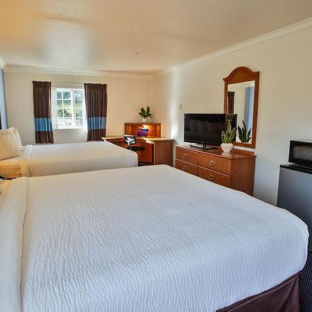 ซูเปอร์ 8 บาย วินด์แฮม วิลลิตส์ Hotel วิลลิทส์ ภายนอก รูปภาพ