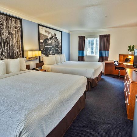 ซูเปอร์ 8 บาย วินด์แฮม วิลลิตส์ Hotel วิลลิทส์ ภายนอก รูปภาพ
