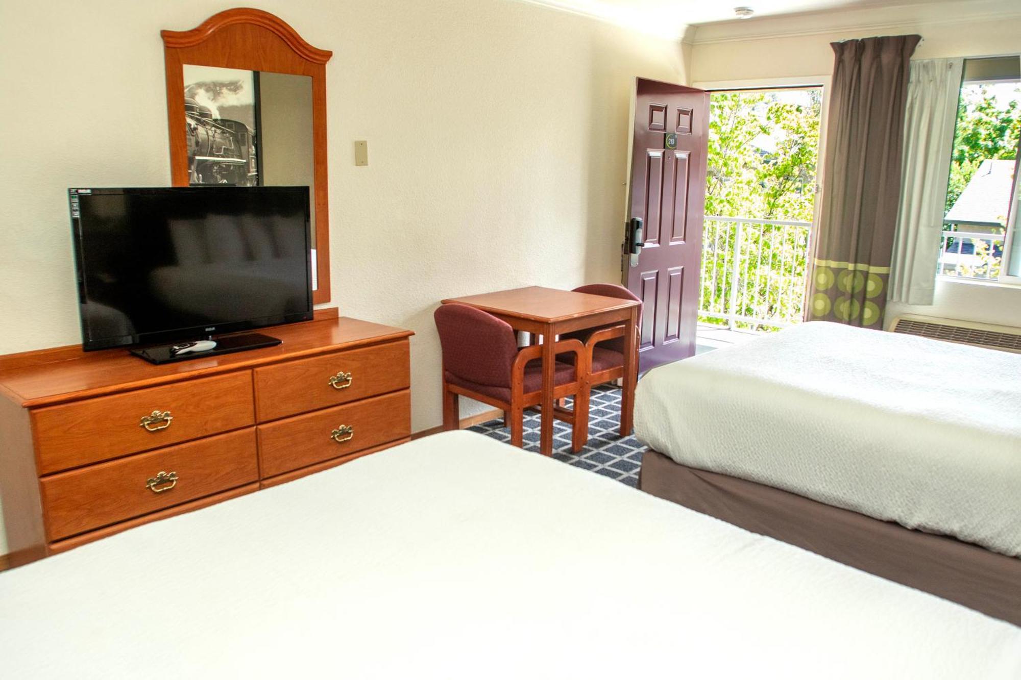 ซูเปอร์ 8 บาย วินด์แฮม วิลลิตส์ Hotel วิลลิทส์ ภายนอก รูปภาพ