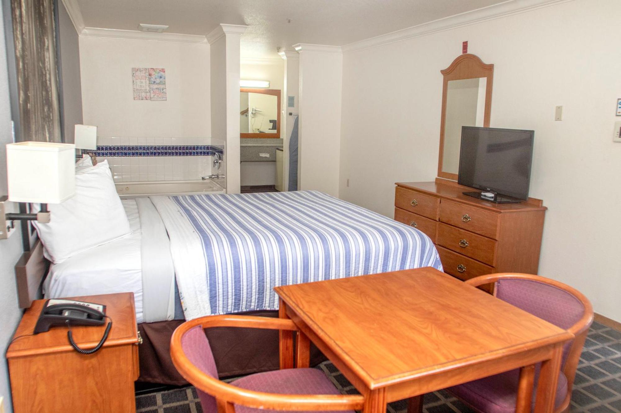 ซูเปอร์ 8 บาย วินด์แฮม วิลลิตส์ Hotel วิลลิทส์ ภายนอก รูปภาพ