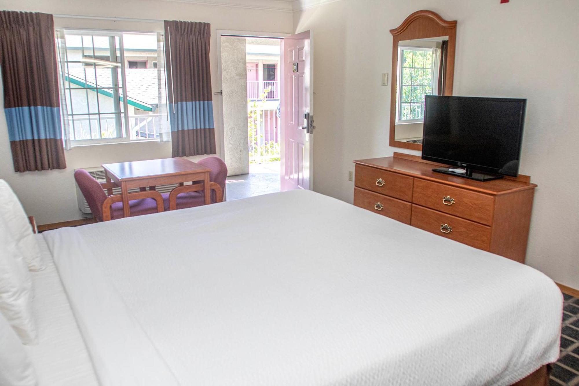 ซูเปอร์ 8 บาย วินด์แฮม วิลลิตส์ Hotel วิลลิทส์ ภายนอก รูปภาพ