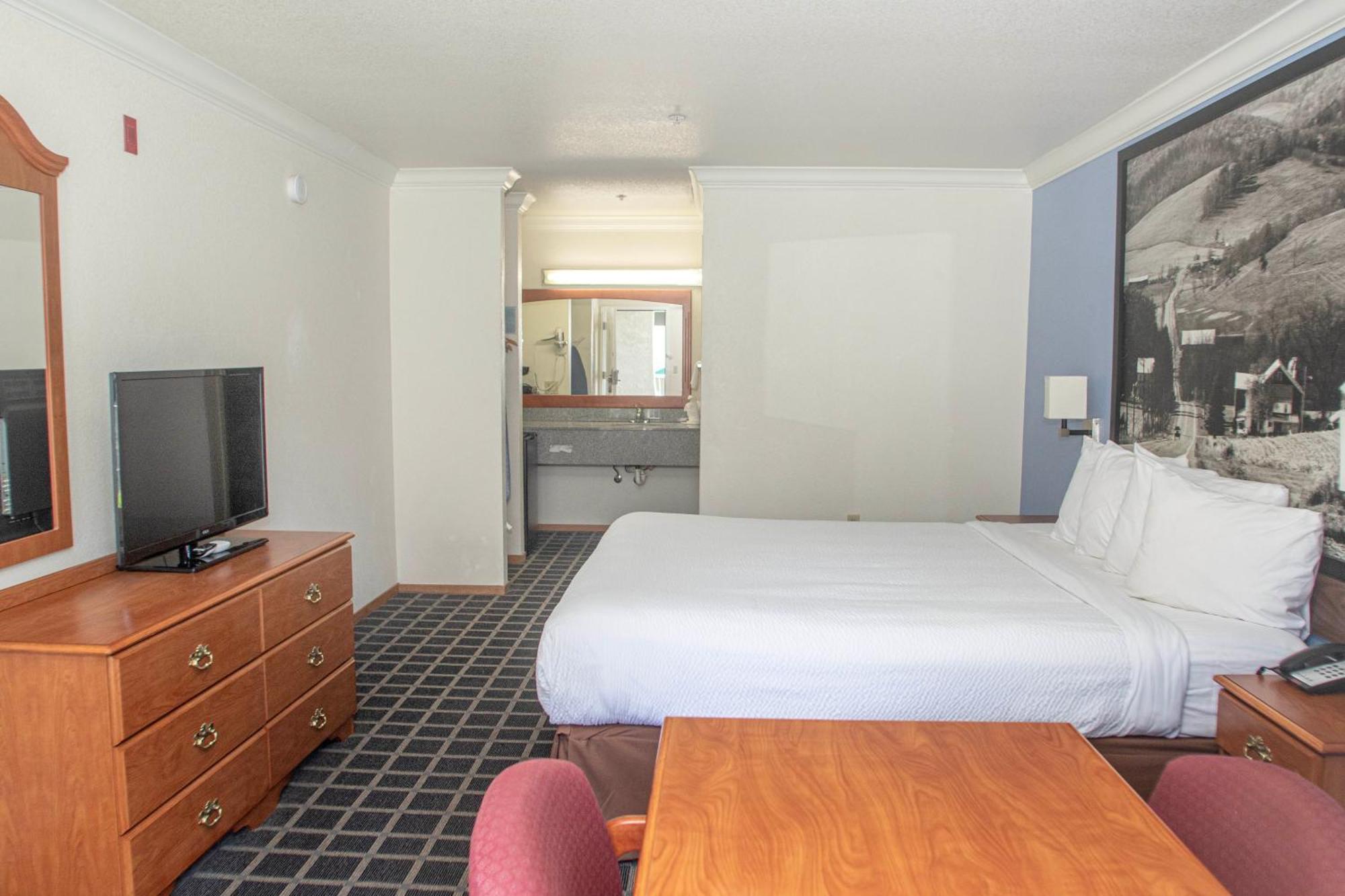 ซูเปอร์ 8 บาย วินด์แฮม วิลลิตส์ Hotel วิลลิทส์ ภายนอก รูปภาพ