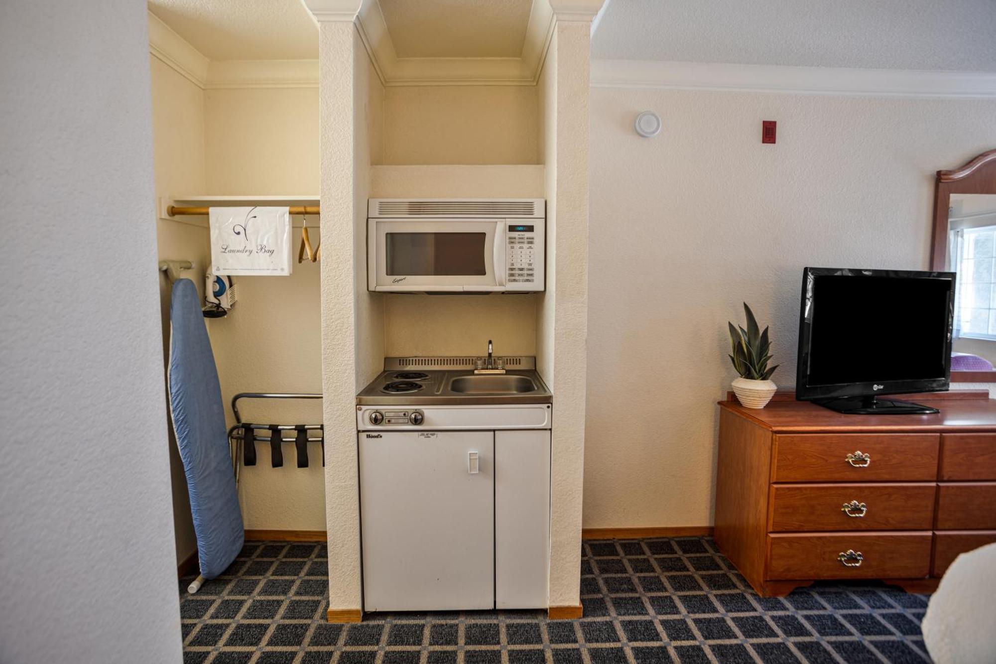 ซูเปอร์ 8 บาย วินด์แฮม วิลลิตส์ Hotel วิลลิทส์ ภายนอก รูปภาพ