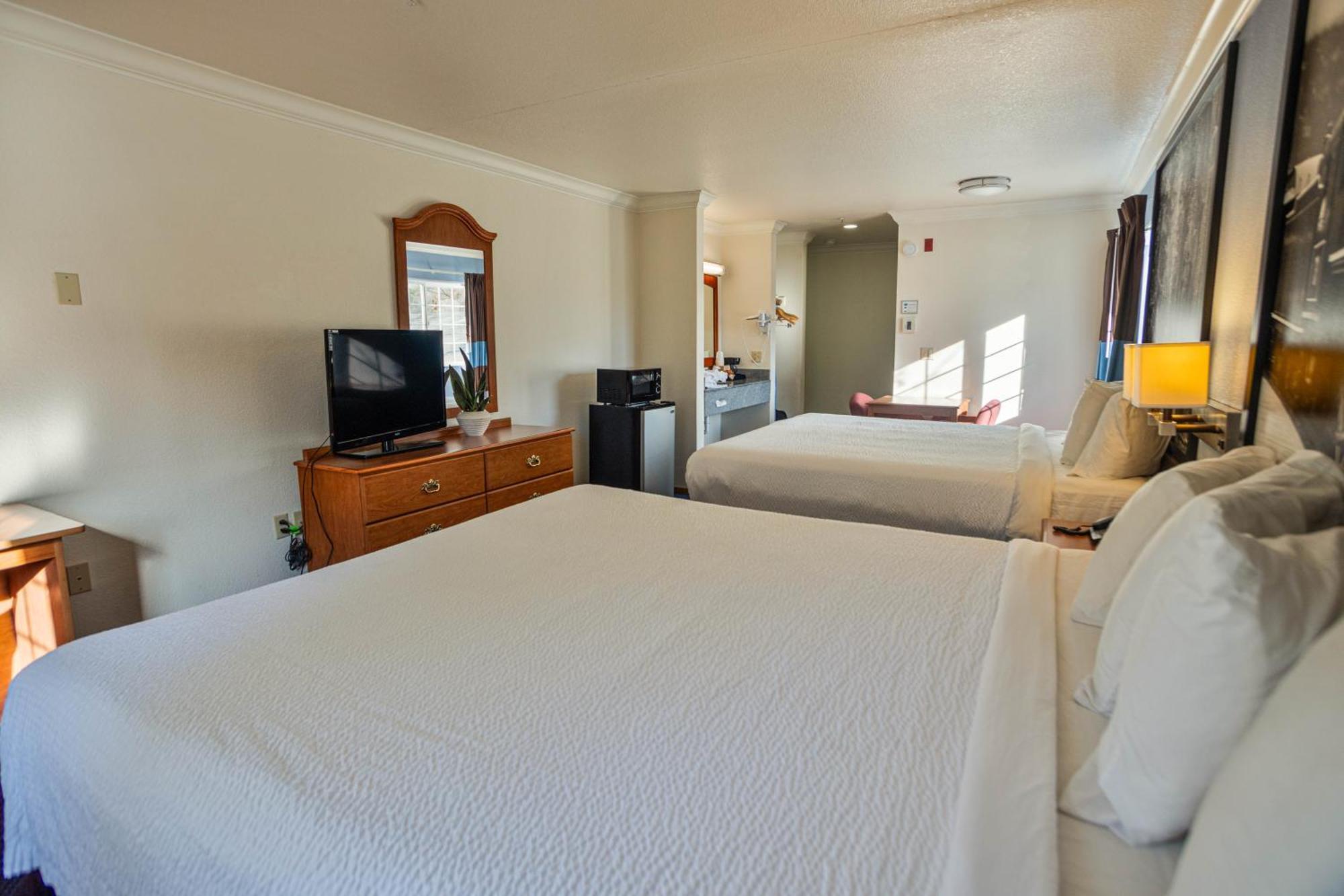ซูเปอร์ 8 บาย วินด์แฮม วิลลิตส์ Hotel วิลลิทส์ ภายนอก รูปภาพ